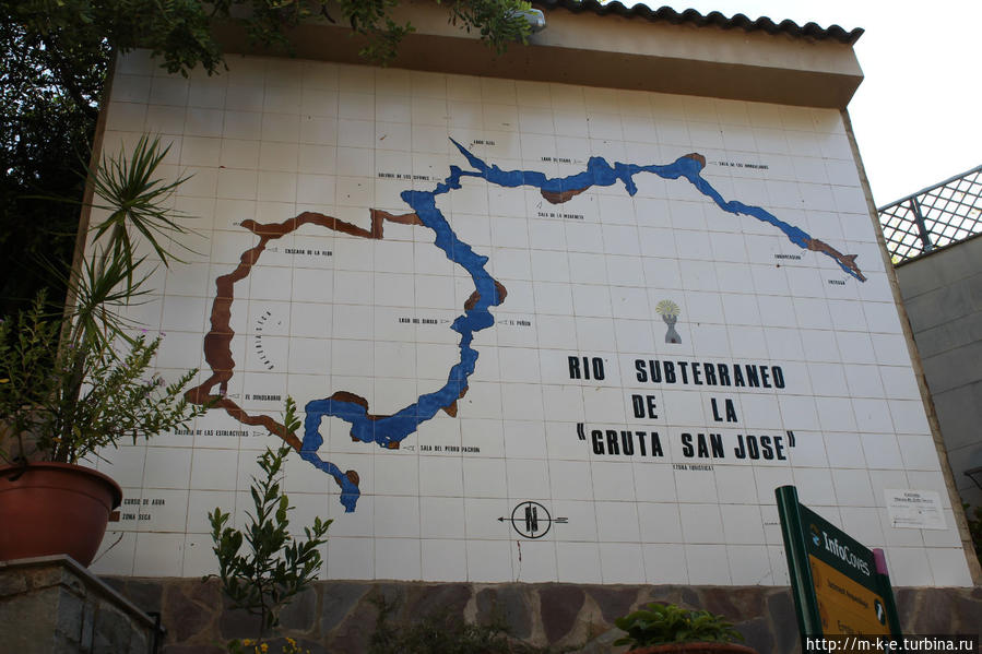 Схема пещеры. Синяя часть это путешествие по реке , коричневая пешком Валь-де-Ушо, Испания