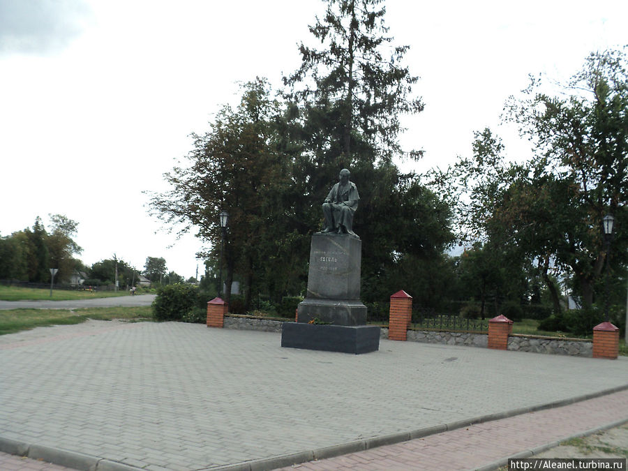 Памятник Н.В.Гоголю Киев, Украина