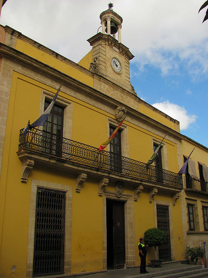 Здание мэрии и городских управ.
Раньше, в XVII веке, здесь находился госпиталь. А когда сюда в 1840 году переехала мэрия, здание реконструировали и переделали под управленческие нужды. Здание мэрии и городских управ.
Раньше, в XVII веке, здесь находился госпиталь. А когда сюда в 1840 году переехала мэрия, здание реконструировали и переделали под управленческие нужды.