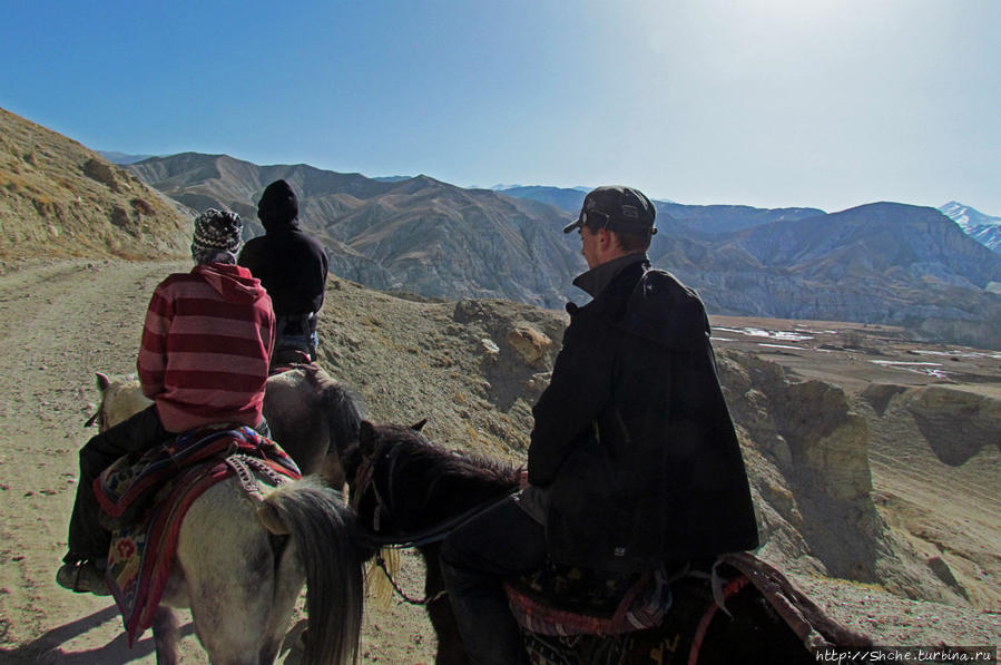 большую часть пути мой конь послушно шел сзади, потому большинство кадров примерно такие Чосер, Непал