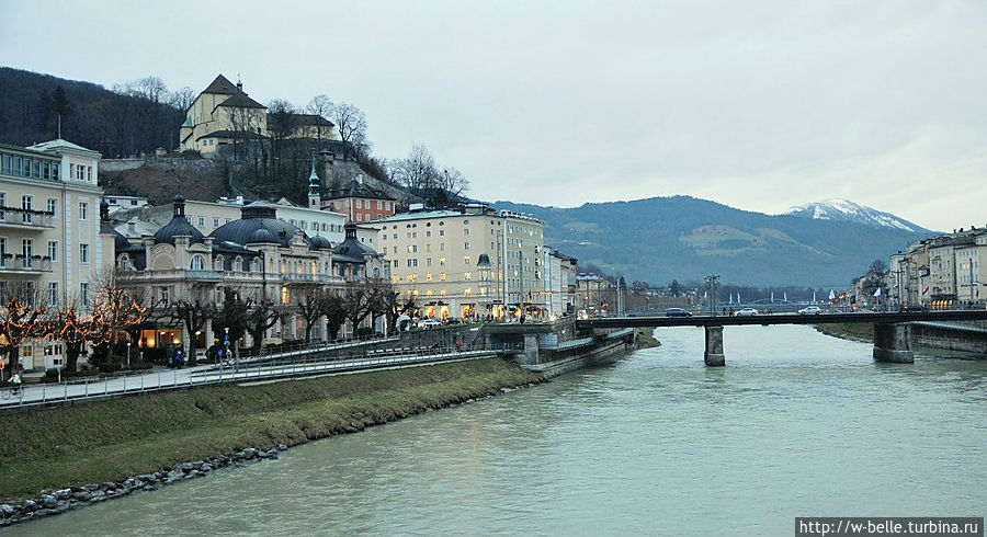Правый берег или Новый город начал застраиваться в конце XVII — начале XVIII века, когда городу стало тесно на левом берегу. Зальцбург, Австрия