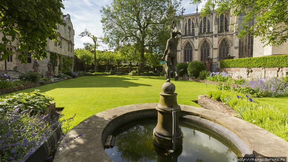 Дом Казначея и сад в Йорк