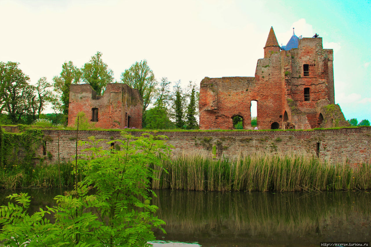 Руины замка Бредероуде Санпоорт-Зауд, Нидерланды
