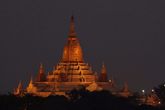 Встаёт рассвет над красивейшим действующим храмом Ананда