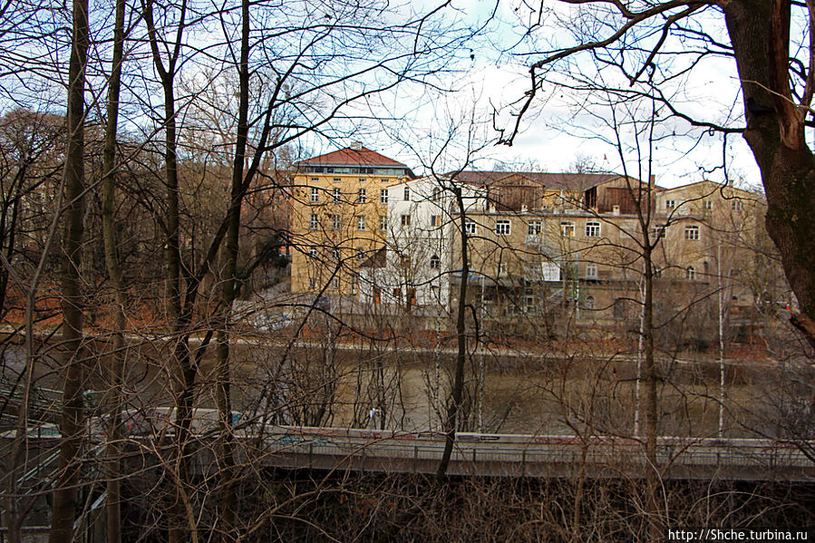 Тихие аллеи на берегах Изара Мюнхен, Германия Тихие аллеи на берегах Изара Мюнхен, Германия