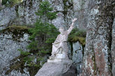 Скульптура «Вяйнямейнен, играющий на кантеле», Вайнямейнен — герой эпоса «Калевала»