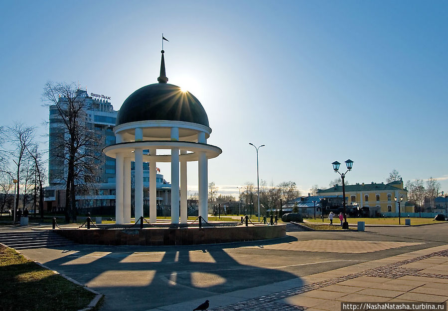 Прогулка по утренней Онежской набережной. 9 мая 2012 год Петрозаводск, Россия