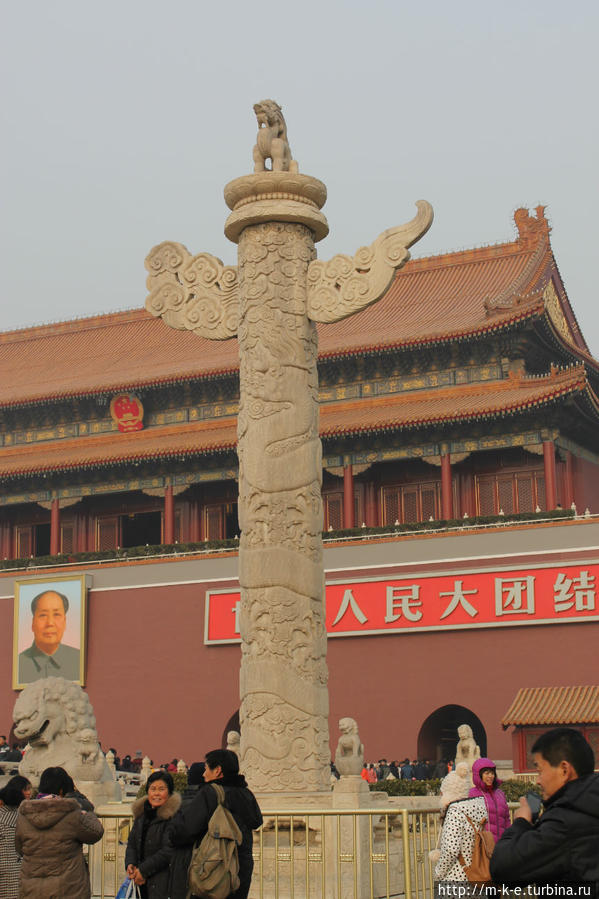 Пекинская Красная площадь — площадь Тяньаньмэнь Пекин, Китай Пекинская Красная площадь — площадь Тяньаньмэнь Пекин, Китай