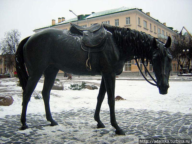 лошадка на площади Барановичи, Беларусь
