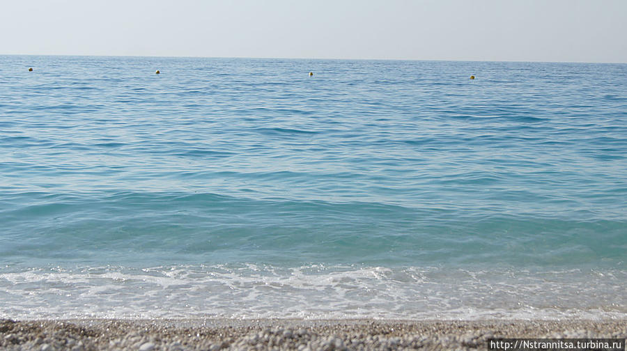 На пляже Миртос Остров Кефалония, Греция
