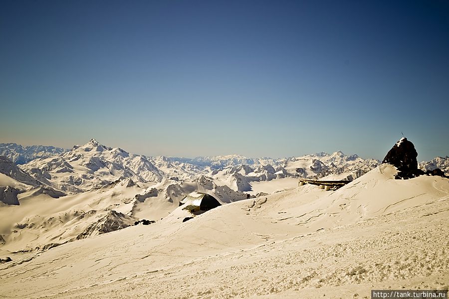 Приют одиннадцати (4130 м) Приют одиннадцати (4130 м)