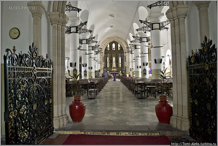 Под порогом надпись: Под порогом надпись: