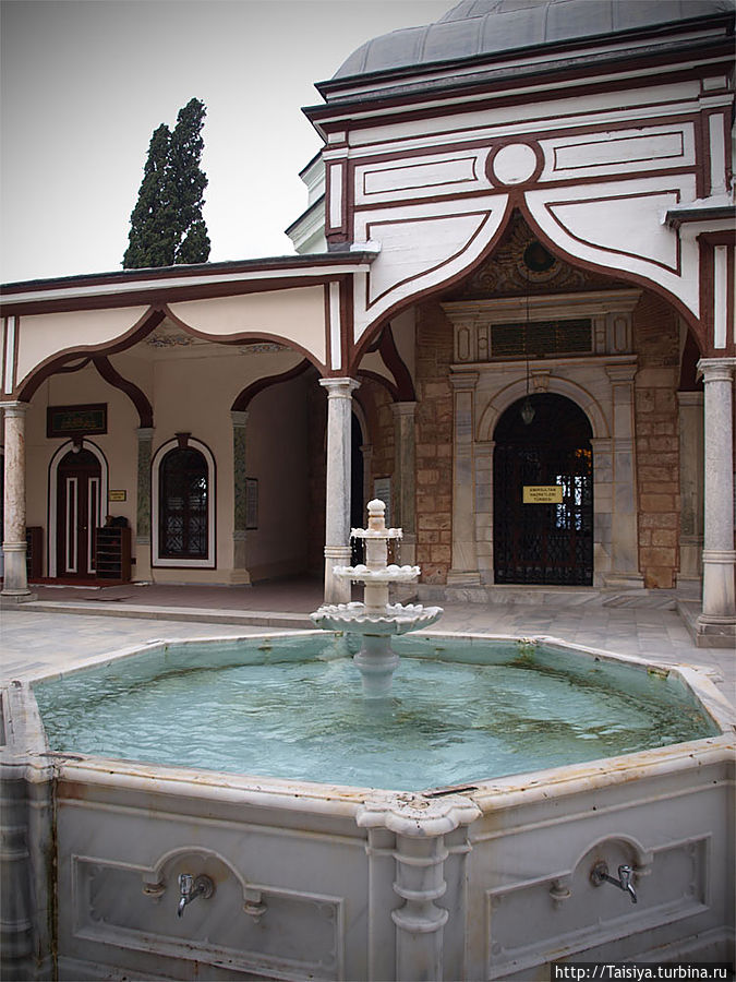 внутренний двор Emir Sultan внутренний двор Emir Sultan