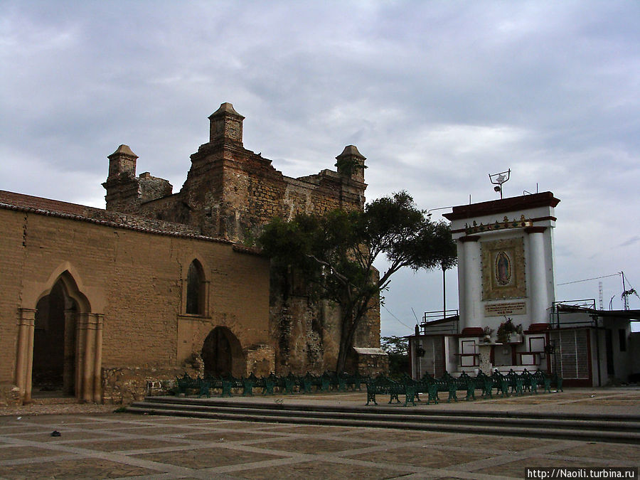 Руины церкви Св. Себастьяна / Ruinas de San-Senastian