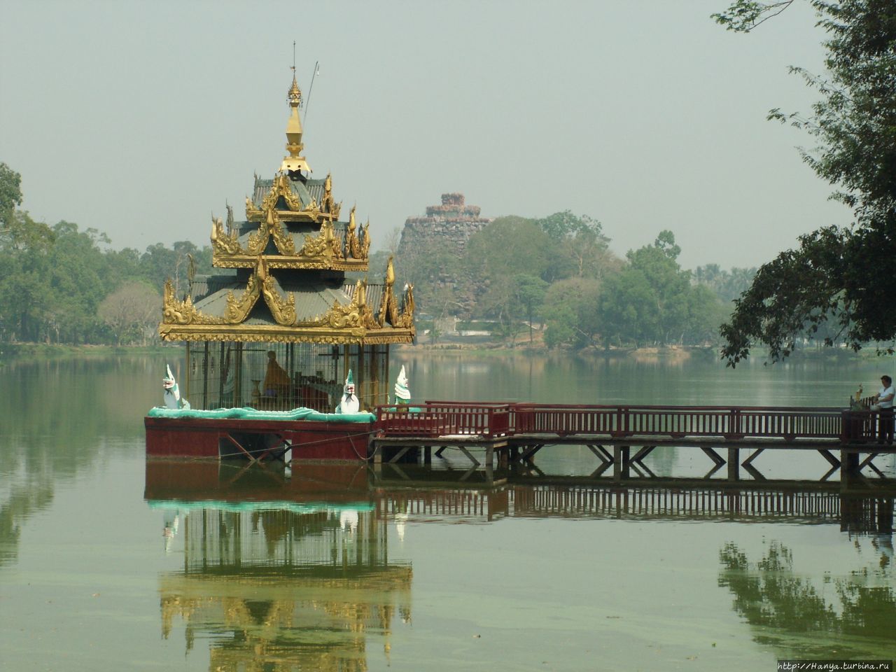 Озеро Kandawgyi Lake Янгон, Мьянма