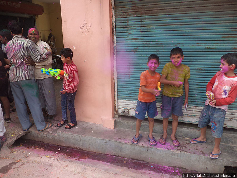 Люди-раскраски, или праздник Холи в Ришикеше Ришикеш, Индия