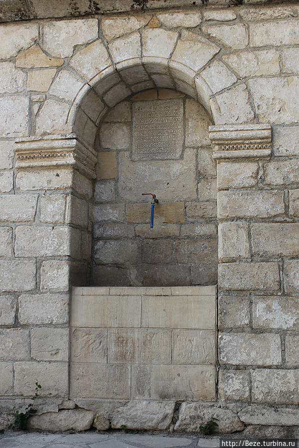 Монастырь Святого Креста Омодос, Кипр