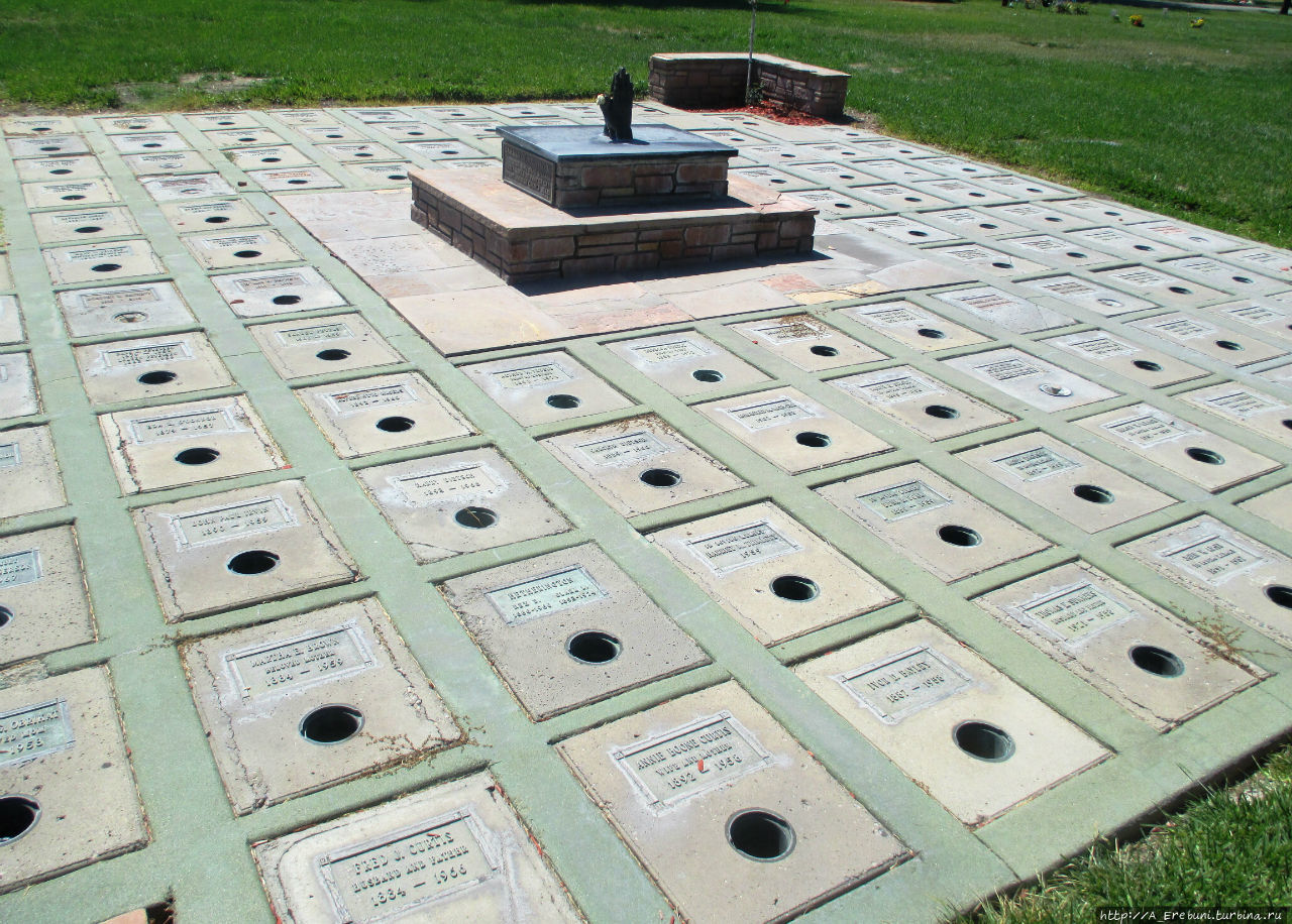 Кладбище и парк Valhalla Memorial Park Cemetery Лос-Анжелес, CША