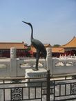 Пекин. Гугун. Бронзовая фигурка журавля – символ успешного карьерного роста