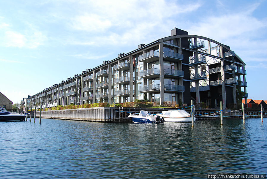 Такие вот жилые дома, вход прямо с воды Копенгаген, Дания