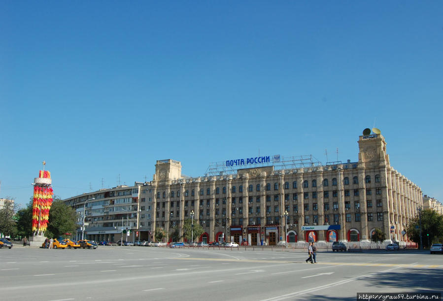 Вид здания с площади Павших Борцов Волгоград, Россия