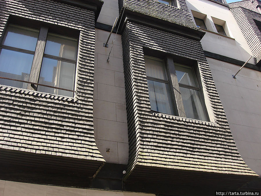 Разве что в Нормандии можно еще увидеть такие деревянные фасады. Разве что в Нормандии можно еще увидеть такие деревянные фасады.