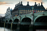 Вид через Темзу на Westminster Bridge