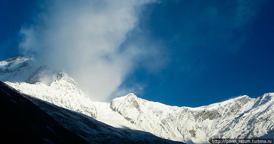 У подножия восьмитысячника Дхаулагира — вершина моментально затягивается туманом Татопани, Непал