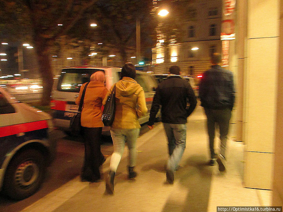 Исламский митинг на площади Шварценбергплатц Вена, Австрия Исламский митинг на площади Шварценбергплатц Вена, Австрия