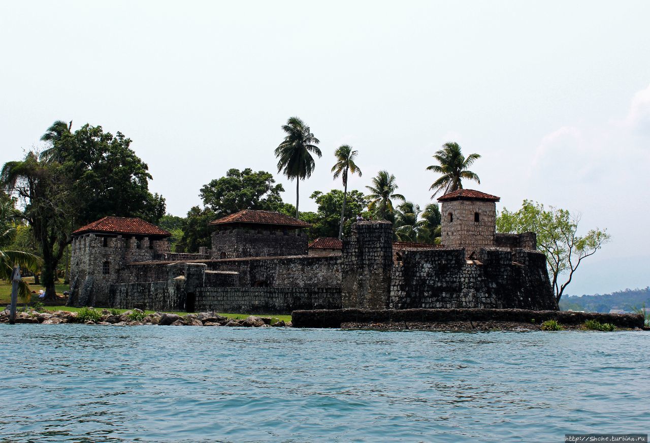 Замок де Сан-Фелипе де Лара - испанское наследие Гватемалы