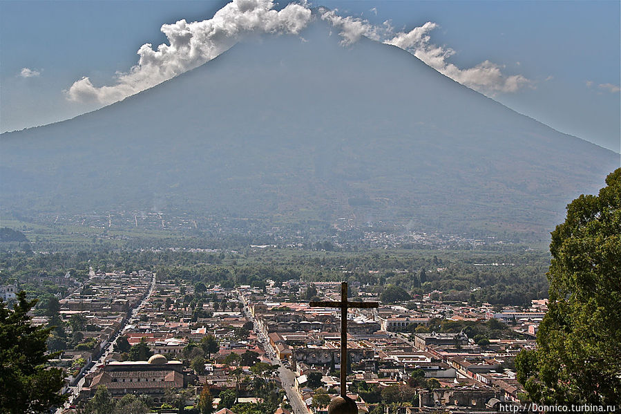 Антигуа — старый город в тени дерзкого вулкана Антигуа, Гватемала