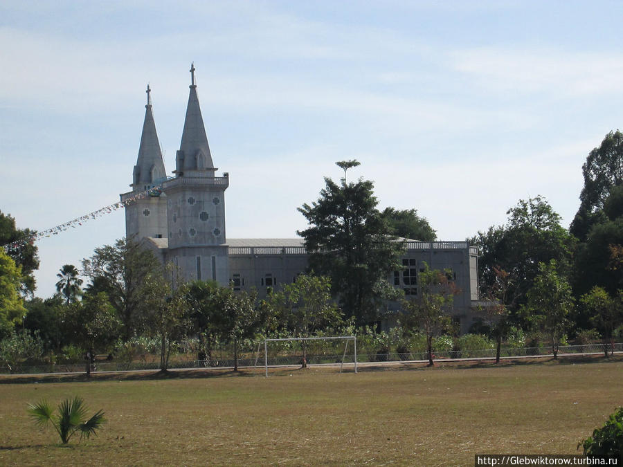 Посещение церкви св.Анны Накхон-Пханом, Таиланд