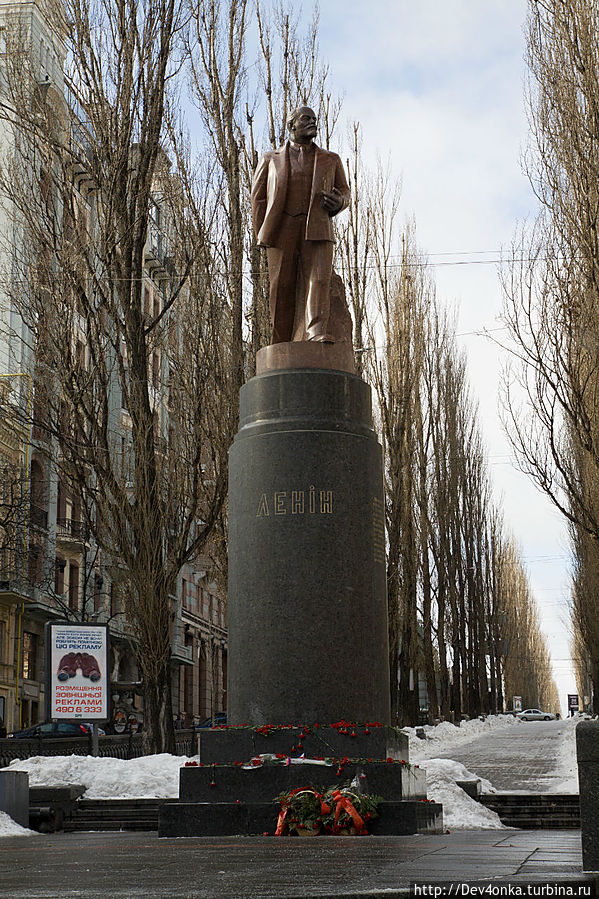И Ленин, такой молодой..(с) Киев, Украина