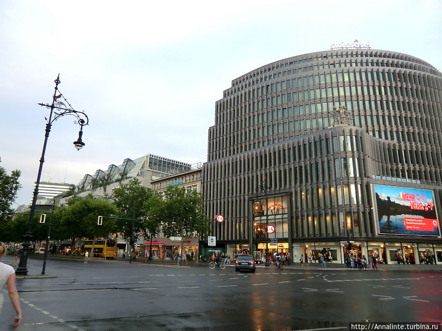 Магазин C&A, нежно любимый многоими нашими соотечеcтвенниками на улице Kurfurstendamm Магазин C&A, нежно любимый многоими нашими соотечеcтвенниками на улице Kurfurstendamm