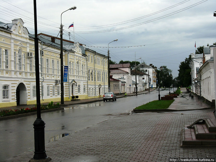 Улицы города после дождя Великий Устюг, Россия