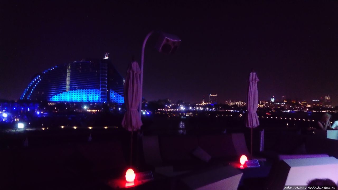 Ночная жизнь  Дубая.  Клуб 360 Degrees в районе Умм-Сукейм Дубай, ОАЭ