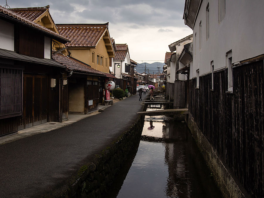 На самом деле квартал очень маленький, всего пара улиц, и довольно коротких. Курайоси, Япония