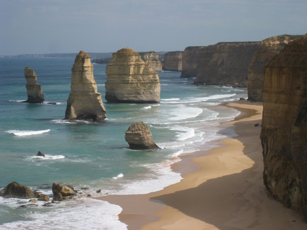 Скалы 12 Апостолов и Гог и Магог Двенадцать Апостолов Морской Национальный Парк, Австралия