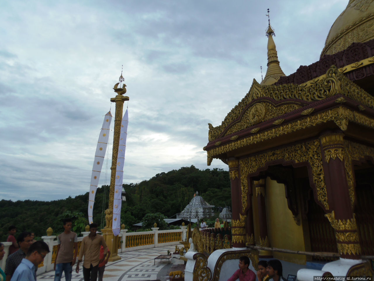 Бандарба́н. Монастырь Будда дхату Джади или Золотой Храм