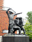 Памятник пожарным, защищавшим Родину во время Второй Мировой войны (возле собора Св.Павла).