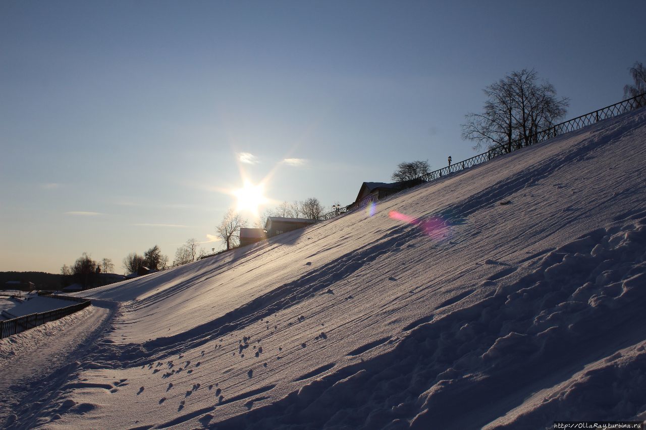Мышкин зимой. Февральские праздники: третий выход на лёд. Мышкин, Россия Мышкин зимой. Февральские праздники: третий выход на лёд. Мышкин, Россия