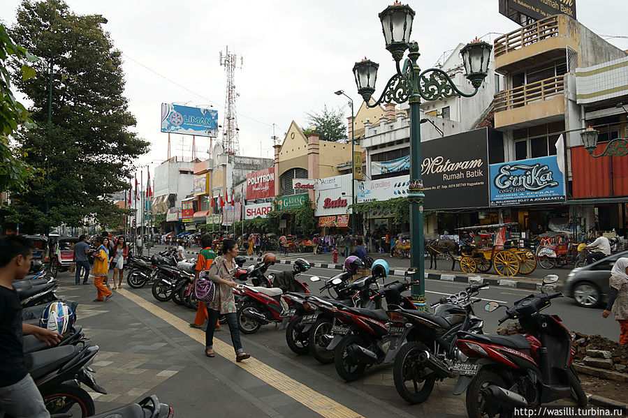Торговая улица. Джокьякарта. Ява, Индонезия