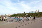 На площади у входа в Дмитровский Кремль