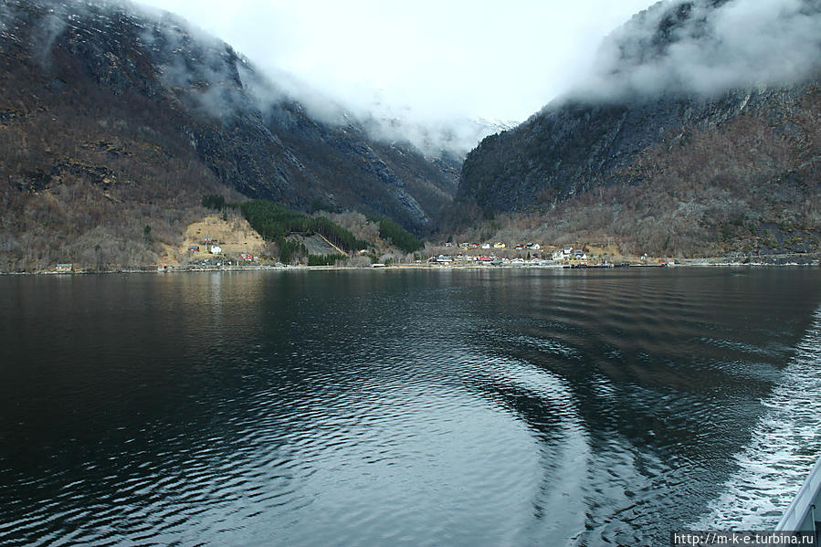 Паромная переправа Квандал-Ютне Хардангер-фьорд, Норвегия