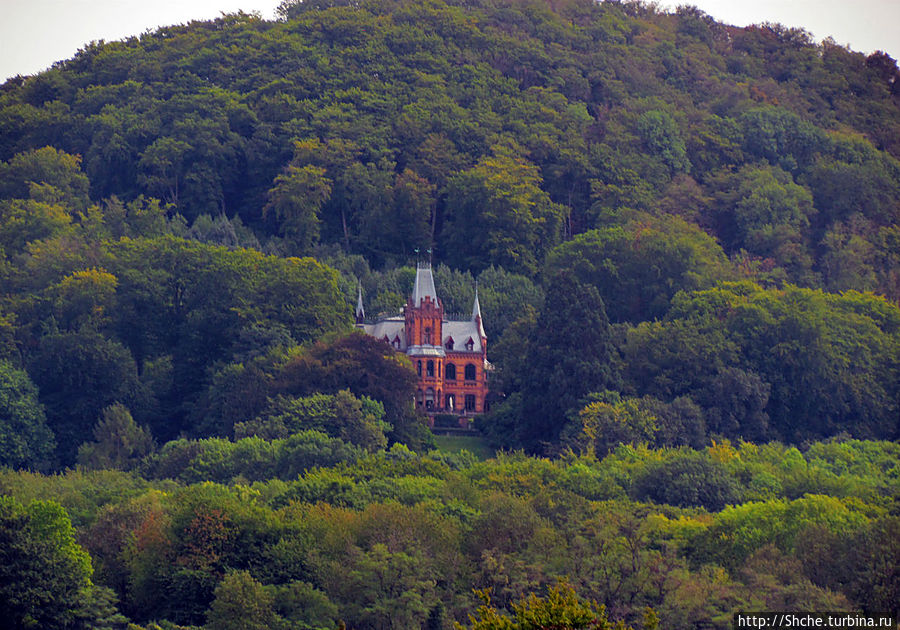 Зеленые холмы, поросшие замками Земля Северный Рейн-Вестфалия, Германия