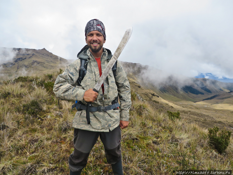 алматинский путешественник и горный гид Андрей Гундарев (Алмазов) на самом высоком вулкане Папуа Новой Гвинеи Вулкан Гилуве (4367м), Папуа-Новая Гвинея