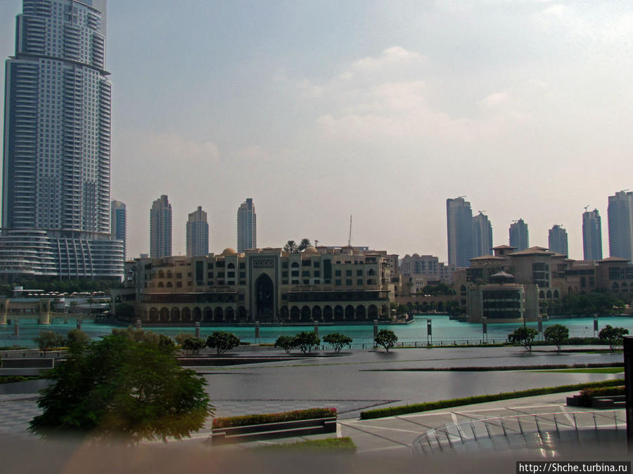 Площадь Эмаар — такая значимая, такая не значительная Дубай, ОАЭ