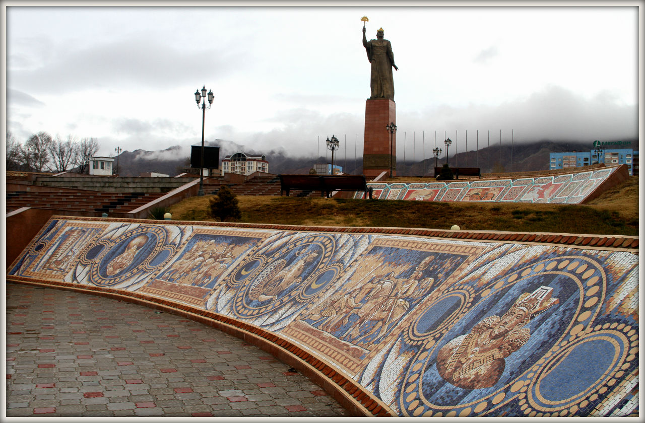 Памятник Исмаилу Самони Худжанд (Ленинабад), Таджикистан