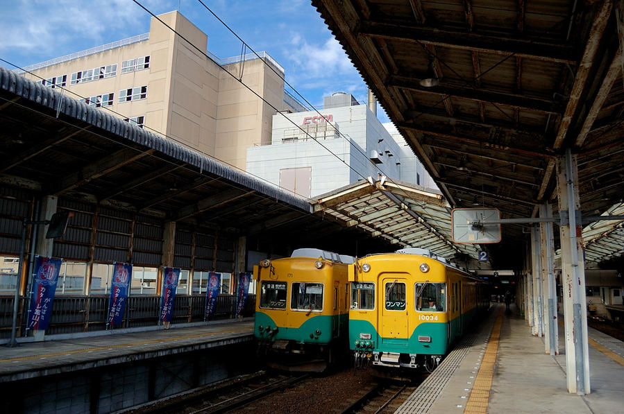 На вокзале Дэнтэцу — Тояма Тояма, Япония