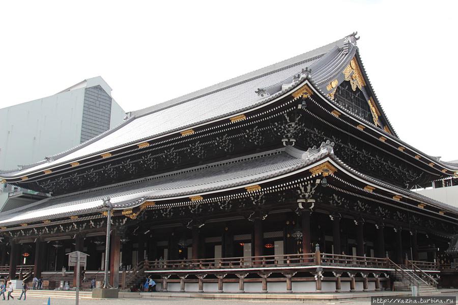 Холл Храма Гоэй-до,крупнейшая конструкция из дерева в мире Киото, Япония